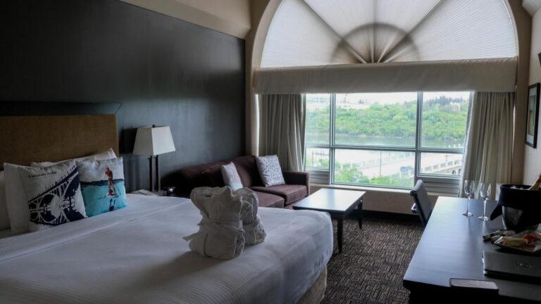 Explore Saskatoon’s Park Town Hotel : A Summer Break with Stunning Views